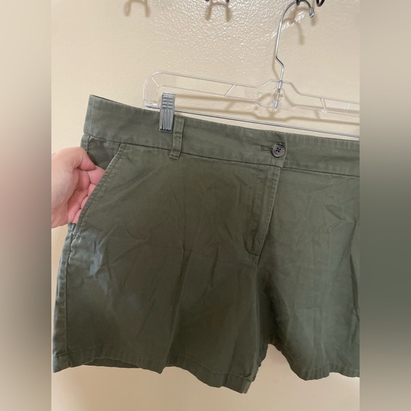 ✨Women’s Loft Outlet Green Shorts Size 16 - Picture 2 of 9